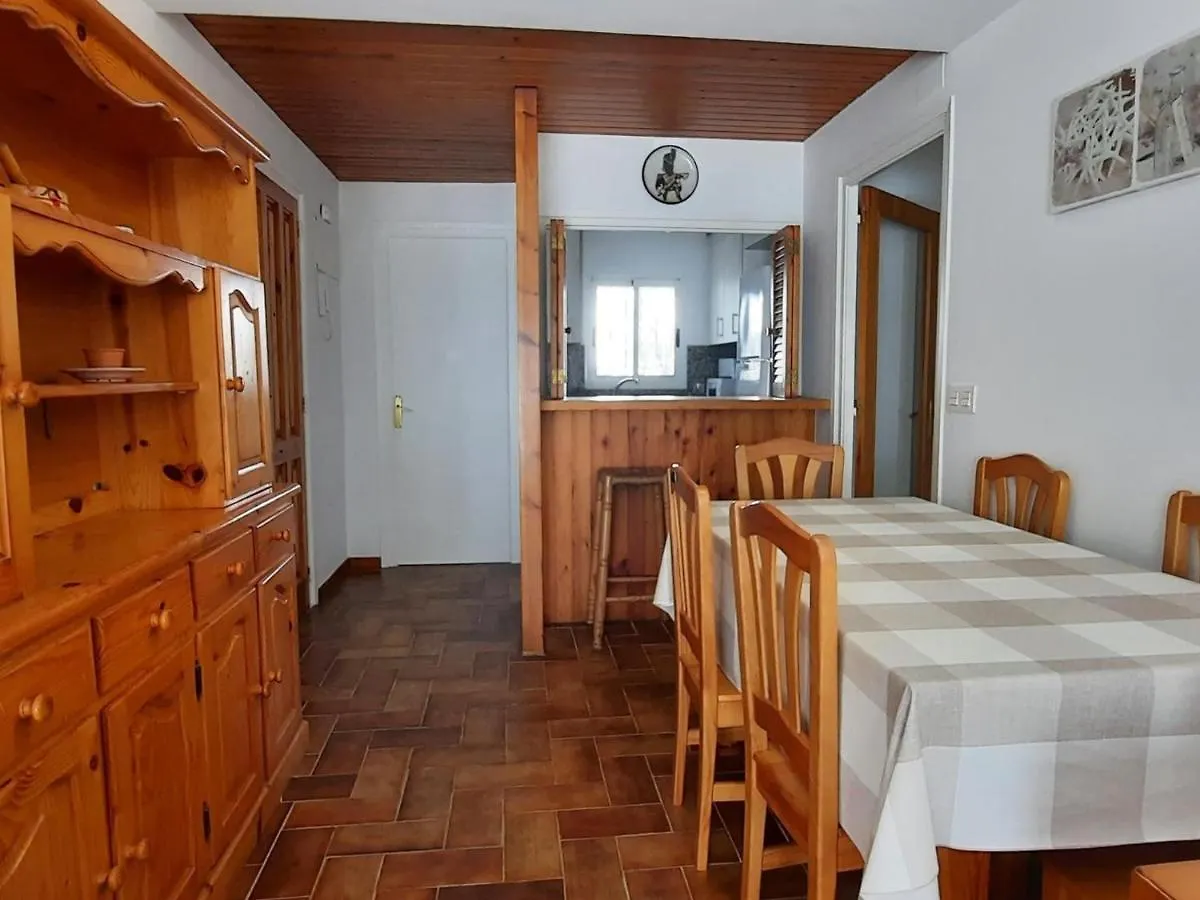 Apartamento Espacioso En Llanca Cerca De La Playa Con Terraza Y Acepta Mascotas - Es-170-39