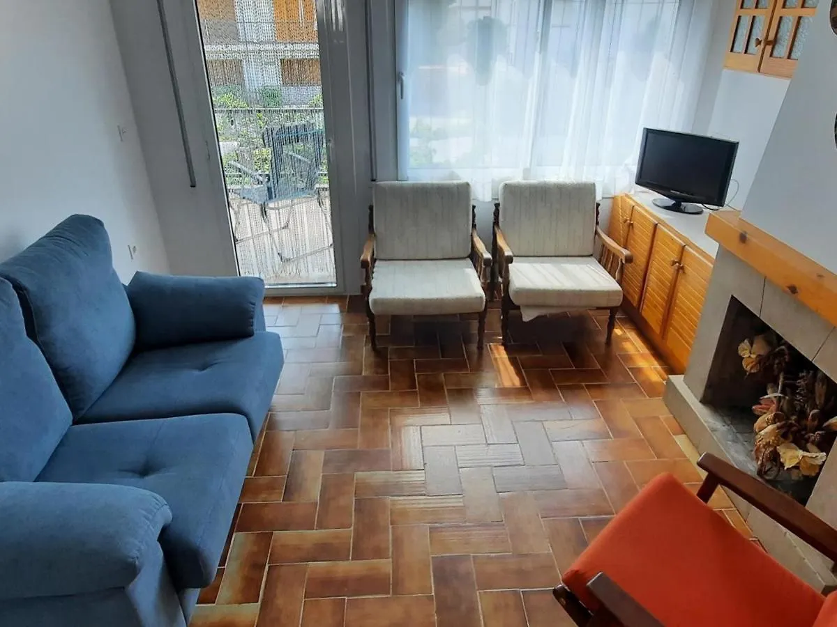 Apartamento Espacioso En Llanca Cerca De La Playa Con Terraza Y Acepta Mascotas - Es-170-39 Apartment