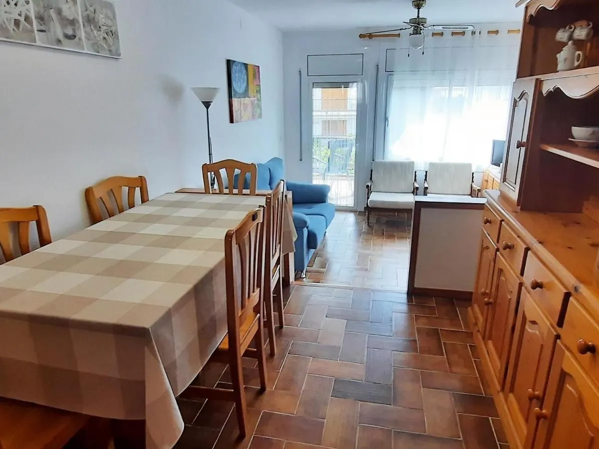 Apartamento Espacioso En Llanca Cerca De La Playa Con Terraza Y Acepta Mascotas - Es-170-39