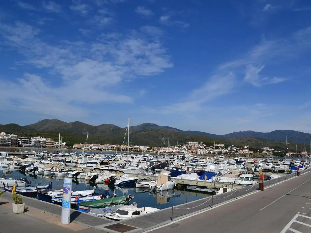 Apartamento Espacioso En Llanca Cerca De La Playa Con Terraza Y Acepta Mascotas - Es-170-39 Spain
