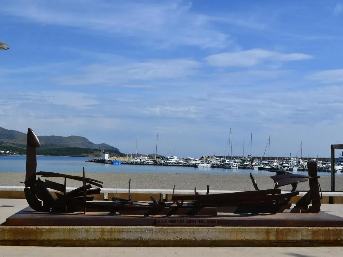 Apartamento Espacioso En Llanca Cerca De La Playa Con Terraza Y Acepta Mascotas - Es-170-39 0*,  Spain