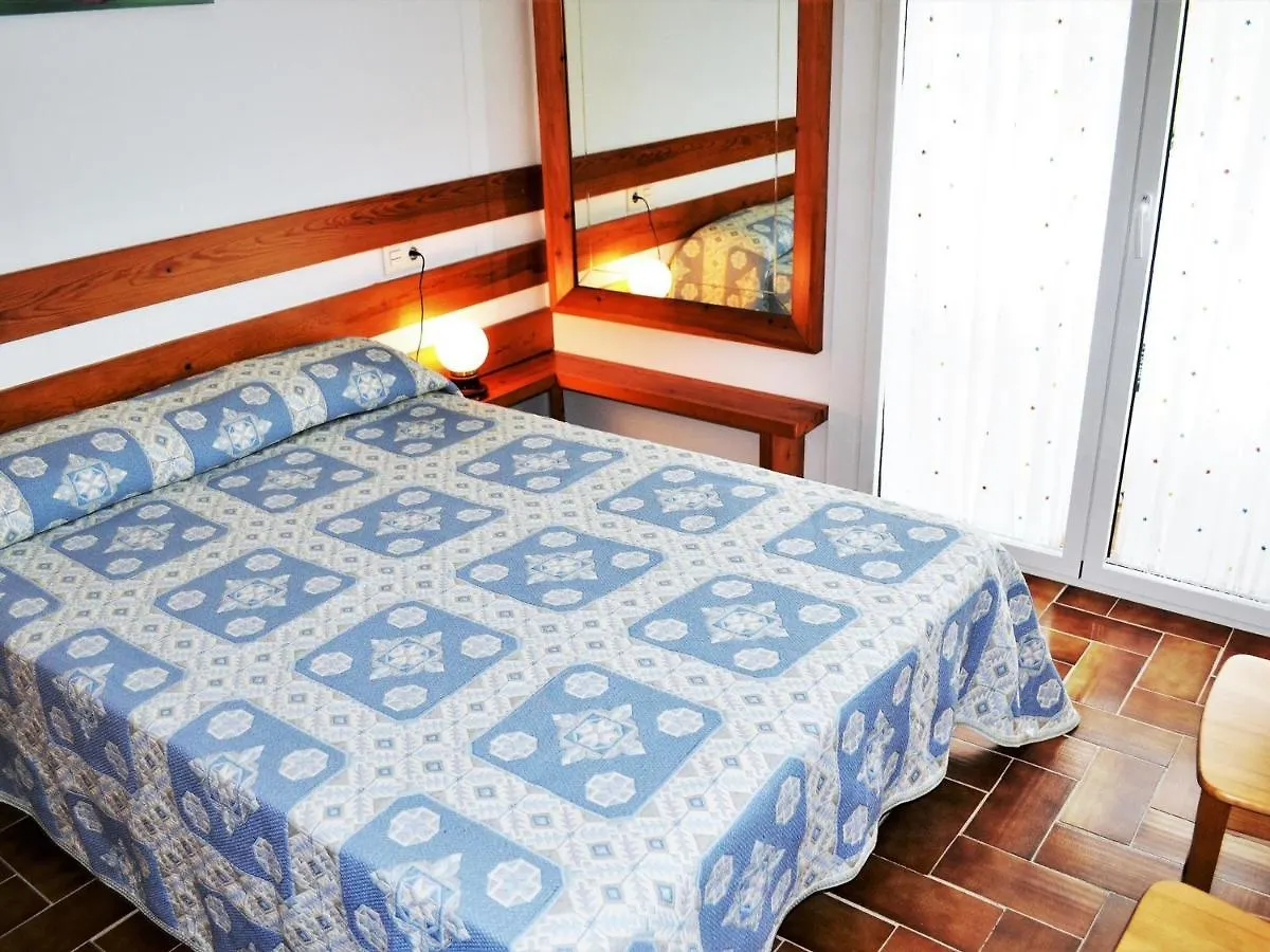 Apartamento Espacioso En Llanca Cerca De La Playa Con Terraza Y Acepta Mascotas - Es-170-39 Apartment