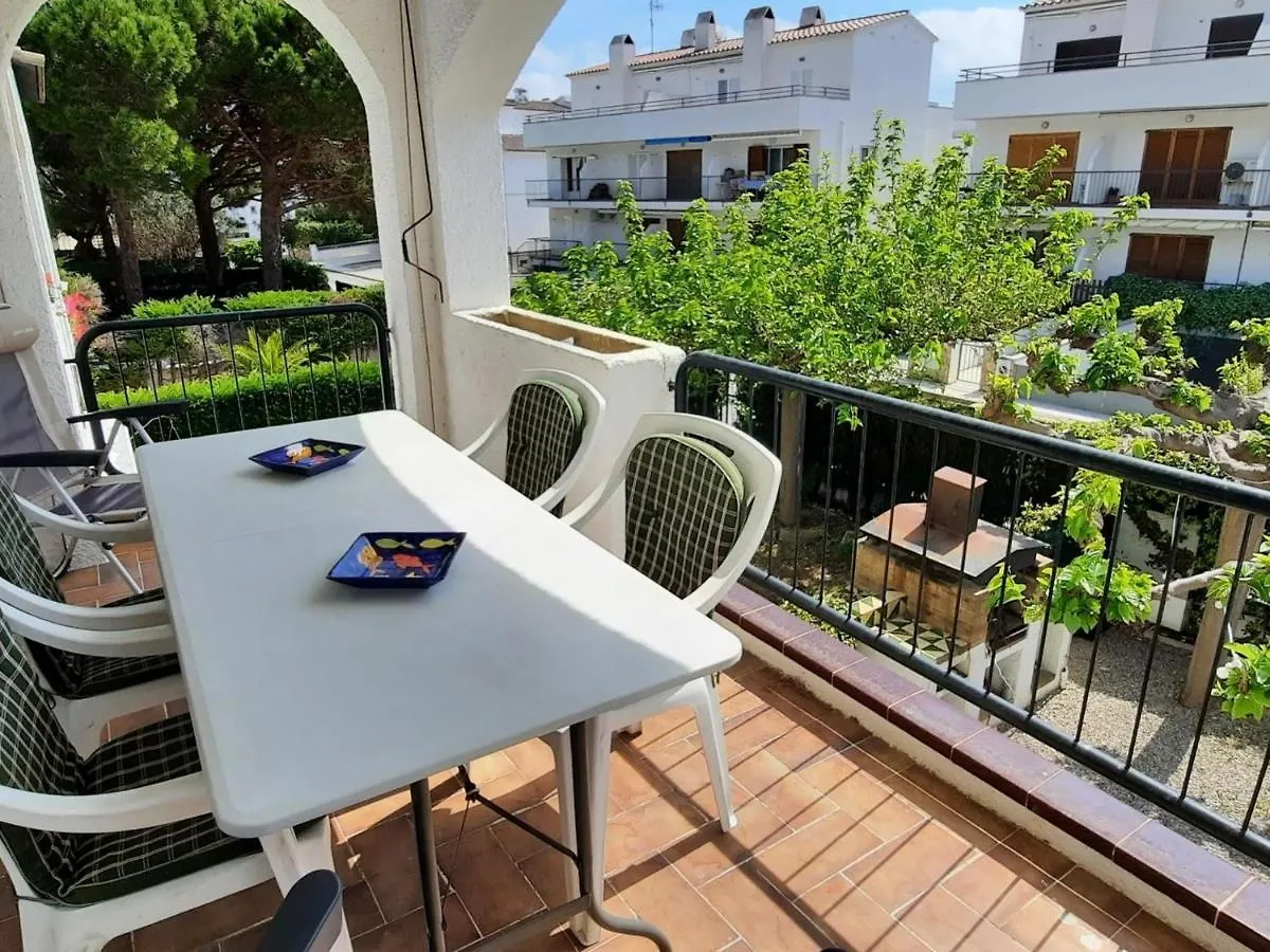 Apartamento Espacioso En Llanca Cerca De La Playa Con Terraza Y Acepta Mascotas - Es-170-39 Apartment