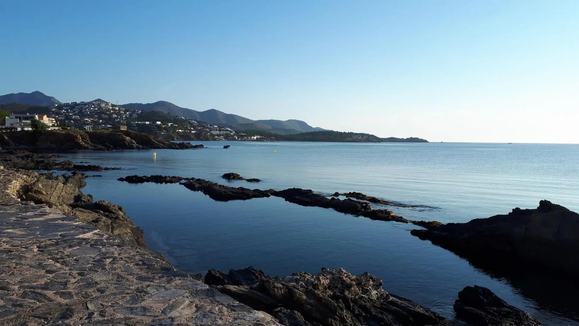 Apartamento Espacioso En Llanca Cerca De La Playa Con Terraza Y Acepta Mascotas - Es-170-39 0*,  Espagne